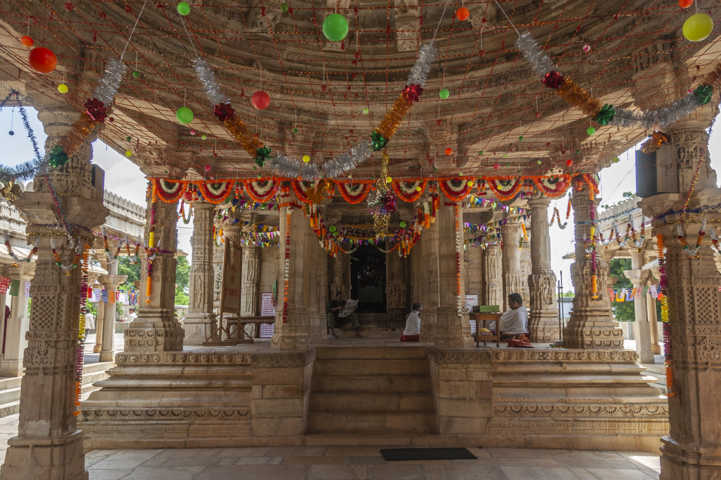 24 - India - Chittorgarh - fuerte de Chittorgarh - templo hindu de Sat Bees Dejeri Jain
